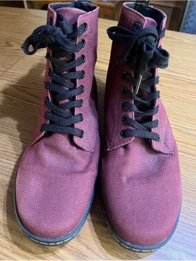 Dr. Martens Shoreditch Canvas Boot men’s size 9 women’s size 10